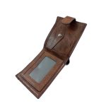 Férfi pénztárca átlátszó kártyatartókkal.