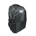 Férfi fekete hátizsák belsejében zsebekkel.