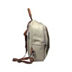 Világos női hátizsák és válltáska sok zsebbel.