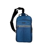 Férfi testtáska hátulján cipzáras zsebbel.