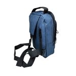 Férfi testtáska hátulján cipzáras zsebbel.