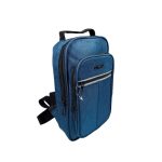 Férfi testtáska hátulján cipzáras zsebbel.