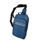 Férfi testtáska hátulján cipzáras zsebbel.