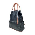 Fekete női divat hátizsák.