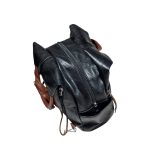 Fekete női divat hátizsák.