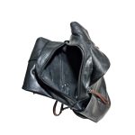 Fekete női divat hátizsák.