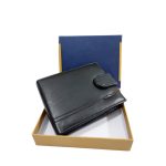 Férfi műbőr pénztárca és kártyatartó díszdobozban.