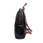 Fekete női hátizsák és válltáska barna díszítéssel.