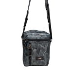  Férfi terepmintás válltáska, elején kettő zsebbel.