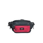 Piros övtáska elején "SPORT" felirattal.