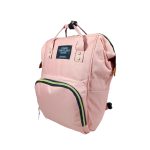 Világos színű sportos hátizsák.