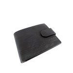 Fekete színű pénz és kártyatartó.