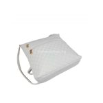 Fehér női táska hosszú pánttal.