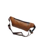 Lapos műbőr férfi övtáska.