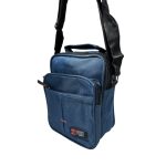 Kék férfi kicsi oldaltáska elején kettő zsebbel.