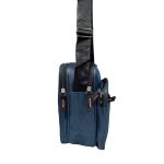 Kék férfi kicsi oldaltáska elején kettő zsebbel.