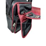 Unisex oldaltáska, elején három zsebbel. 