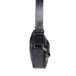 Műbőr férfi oldaltáska, 5 cipzáras zsebbel.