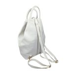 Fehér színű hátizsák és válltáska egyben, elején rejtett zsebbel.