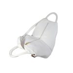 Fehér színű hátizsák és válltáska egyben, elején rejtett zsebbel.