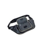 Övtáska tépőzáras zsebbel az elején.