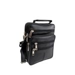 Műbőr sokzsebes férfi oldaltáska kézi fogóval.