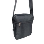 Bélelt férfi közepes méretű oldaltáska, elején zsebbel.