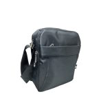 Bélelt férfi közepes méretű oldaltáska, elején zsebbel.