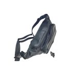 Fekete műbőr övtáska 4 zsebbel.