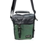 Férfi orkán bélelt oldaltáska.