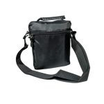 Férfi orkán bélelt oldaltáska.