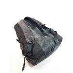 Férfi fekete hátitáska.