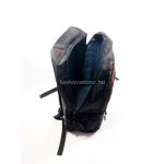 Férfi fekete hátitáska.