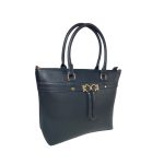 Fekete női kézitáska, osztott belsővel.