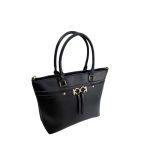 Fekete női kézitáska, osztott belsővel.