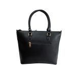 Fekete női kézitáska, osztott belsővel.