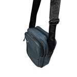 Adventurer férfi kék oldaltáska.