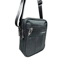 Adventurer férfi fekete kisméretű oldaltáska.