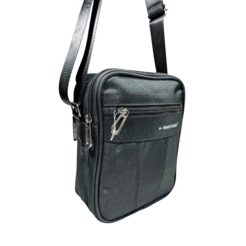Adventurer férfi fekete kisméretű oldaltáska.