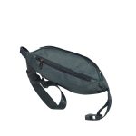 Férfi nagy övtáska sok zsebbel.