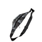 Férfi fekete terepmintás lapos nagy övtáska.