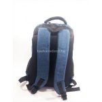 Kék férfi hátizsák, három cipzáros rekesszel.