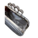 Strasszköves alkalmi táska gyűrűkkel.