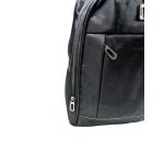 Fekete poliészter sportos női hátizsák.