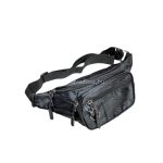 Fekete övtáska négy cipzáros zsebbel.