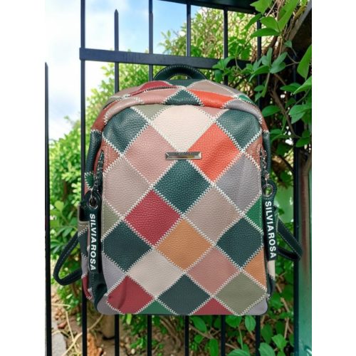Zöld női mintás hátizsák felcsatolható vállpánttal.