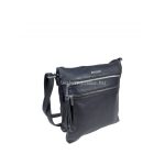 Sokzsebes női táska, elején két cipzáros zsebbel.