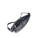 Sokzsebes női táska, elején két cipzáros zsebbel.