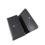 Unisex pénztárca belsejében patentos káryatartóval.